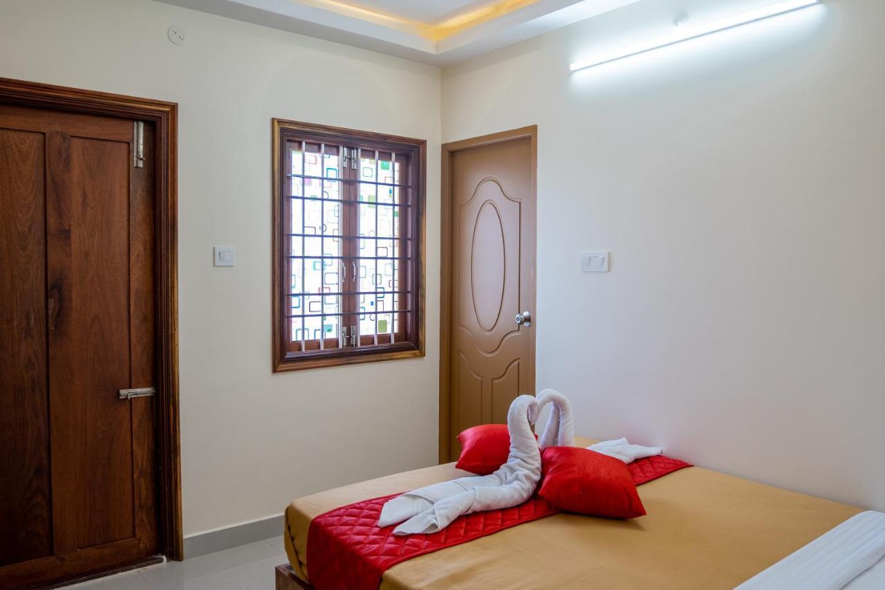 Le Suresh Guest House Pondicherry Exteriör bild