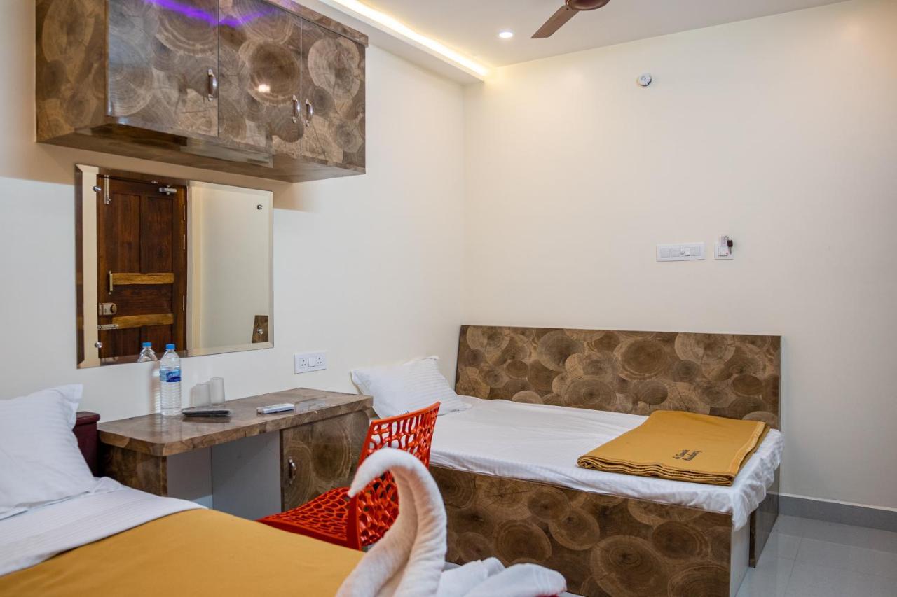 Le Suresh Guest House Pondicherry Exteriör bild