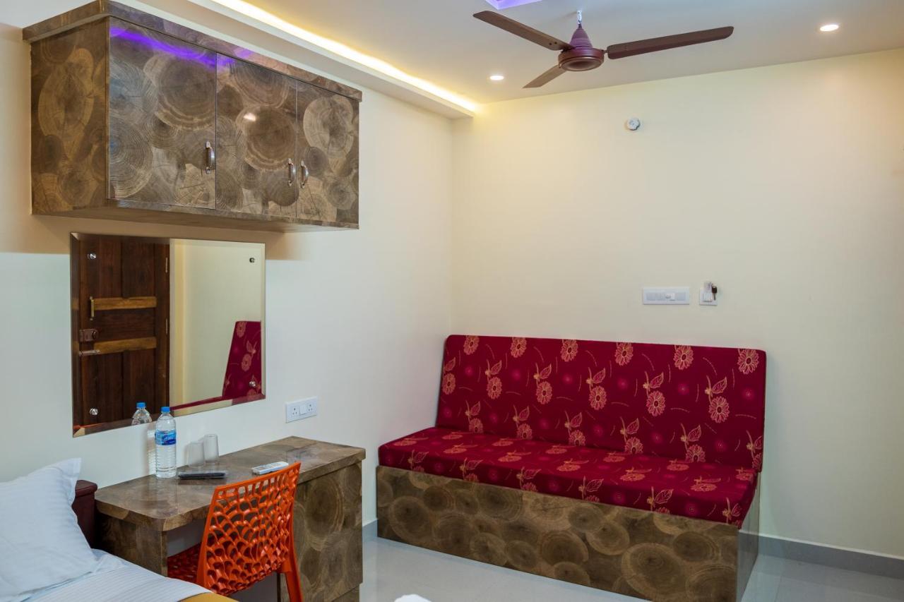 Le Suresh Guest House Pondicherry Exteriör bild