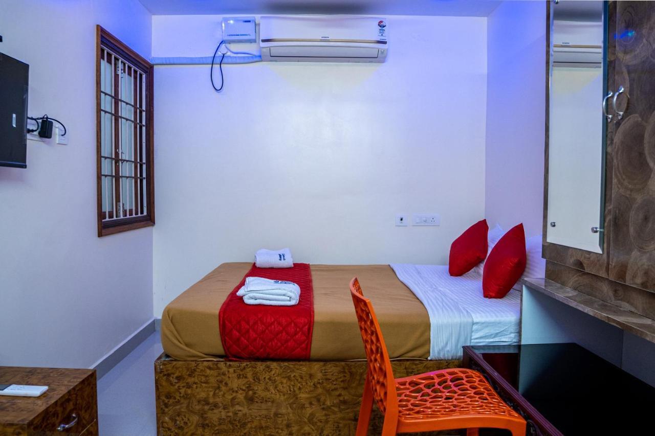 Le Suresh Guest House Pondicherry Exteriör bild