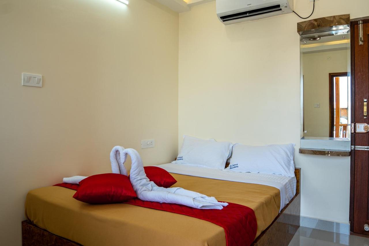 Le Suresh Guest House Pondicherry Exteriör bild