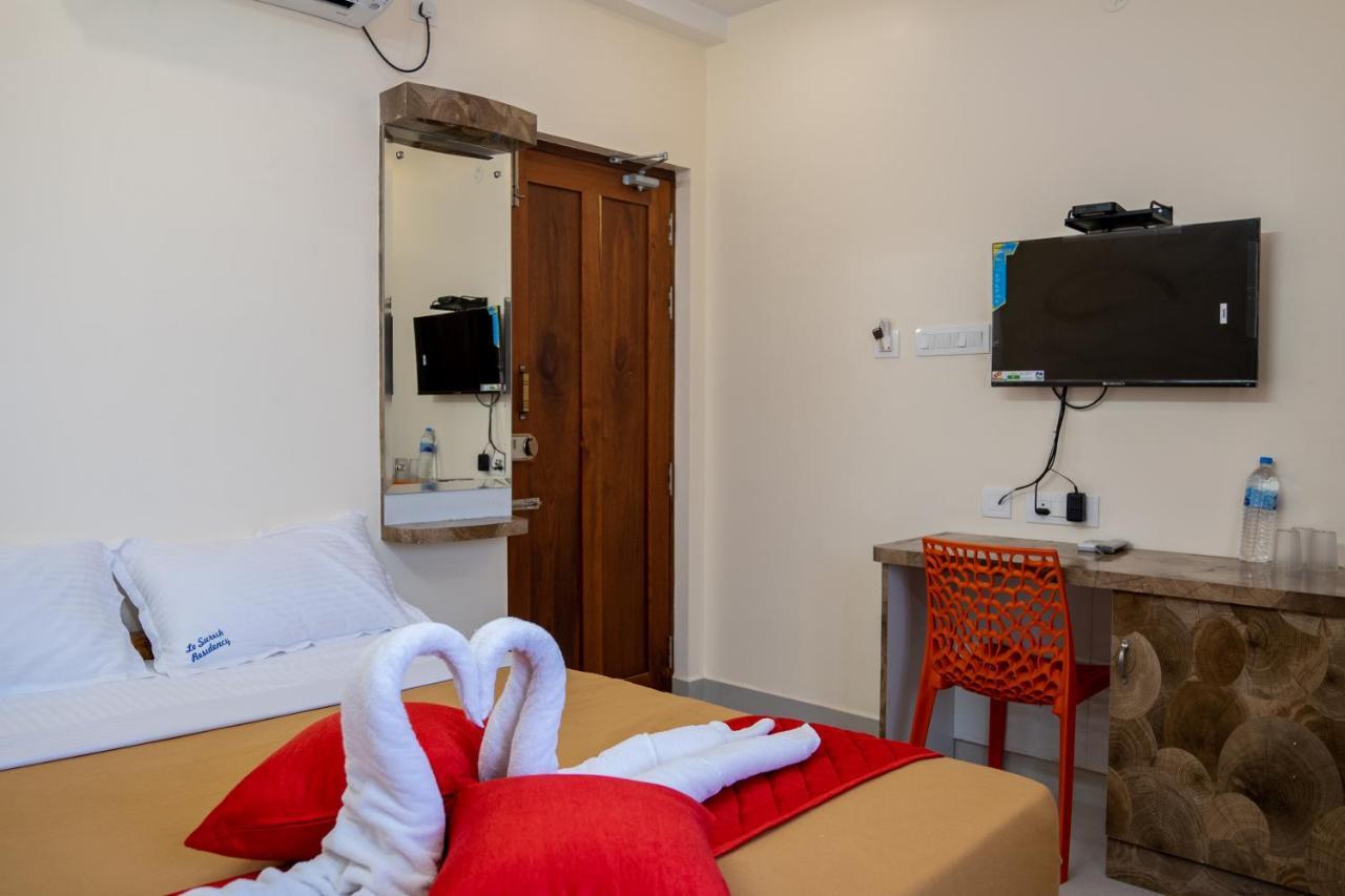 Le Suresh Guest House Pondicherry Exteriör bild