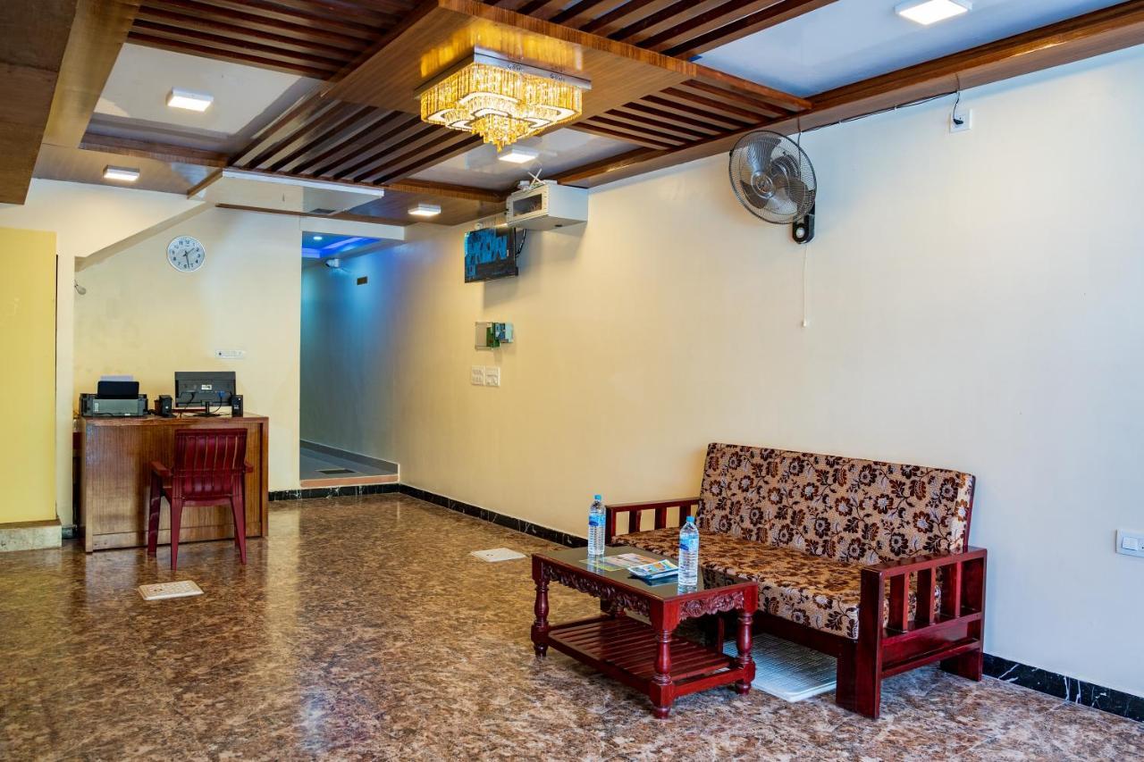 Le Suresh Guest House Pondicherry Exteriör bild