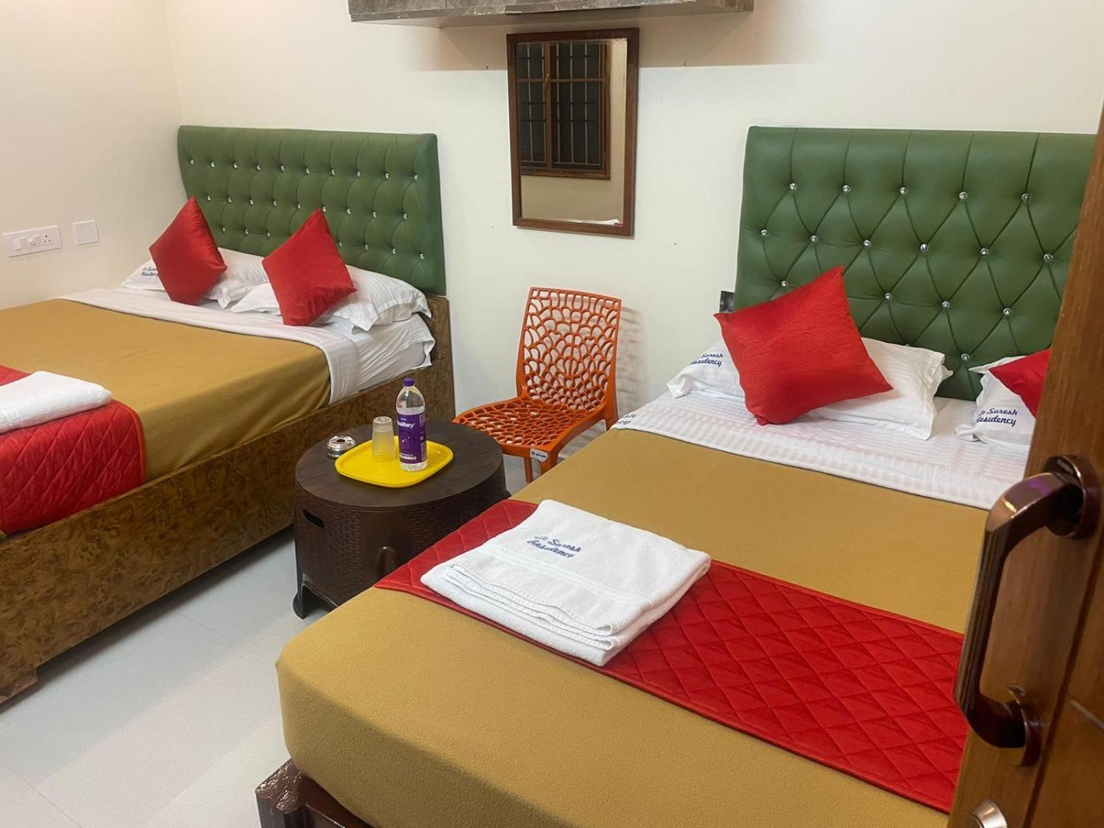 Le Suresh Guest House Pondicherry Exteriör bild